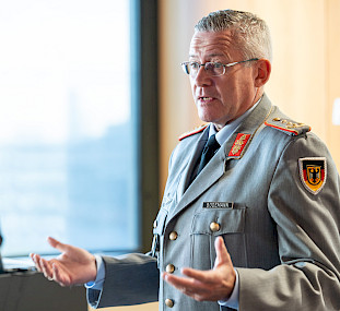 Generalleutnant Andr&eacute; Bodemann